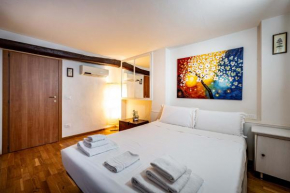 Roommo Carmine Florence